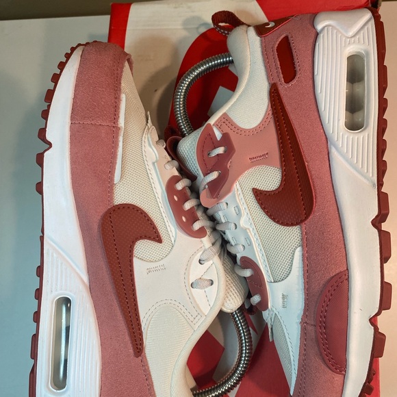 🔥 NIKE WOMEN’S AIR MAX 90 ‘FUTURA’ RED STARDUST/RUGGED ORANGE SZ 6.5 FQ8881-618 - Picture 6 of 10